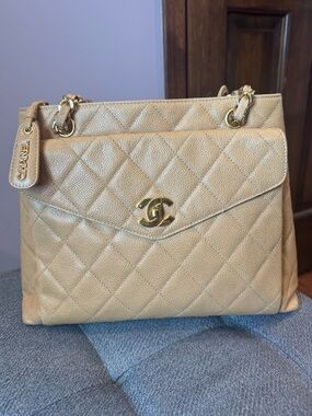 CHANEL Quilted Beige Gold-Tone Chain Shoulder Bag